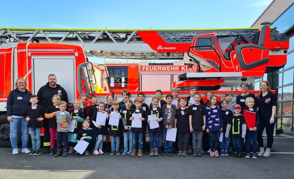 Kinderfeuerwehr Gruppenfoto 2023.jpg