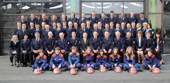 Mannschaftsfoto schmal.jpg