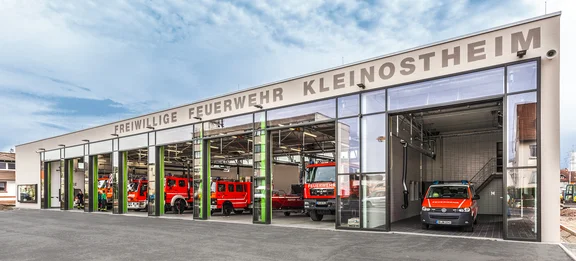 04_außen Fahrzeuge innen.JPG