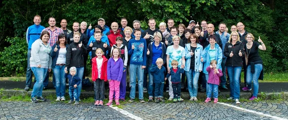 Vereinsfoto schmal.jpg